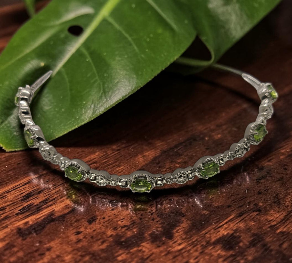 5036 Peridot Bolo Bracelet