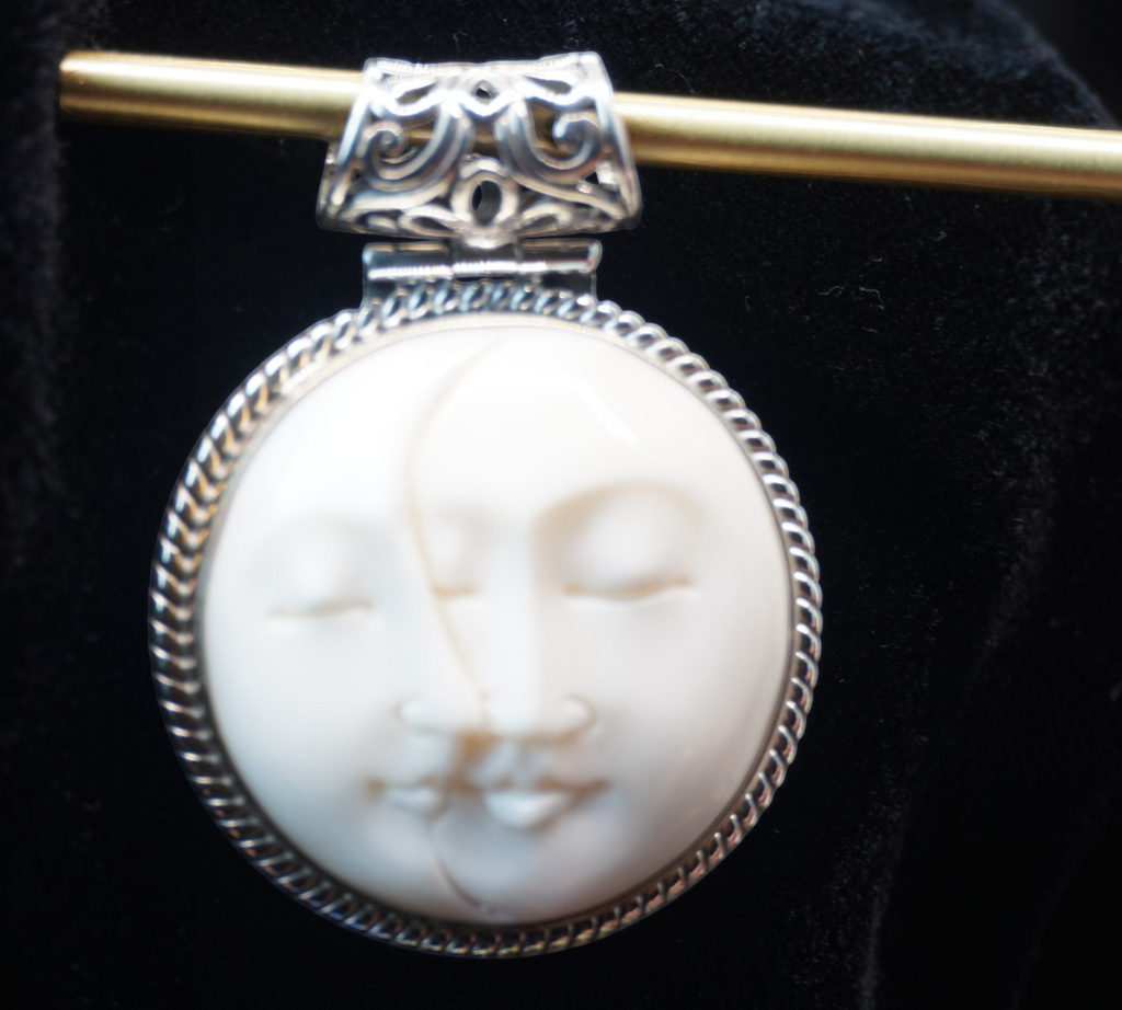 5076 Carved Bone Pendant