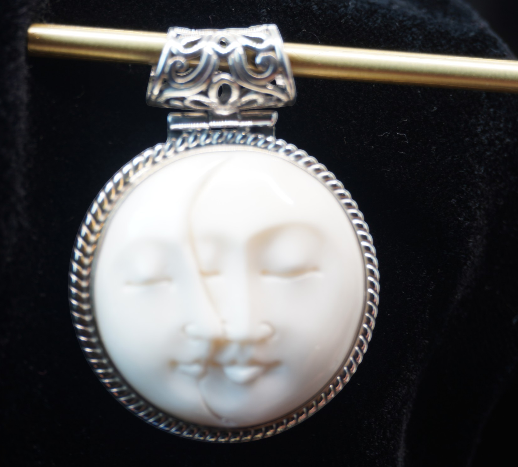 5076 Carved Bone Pendant