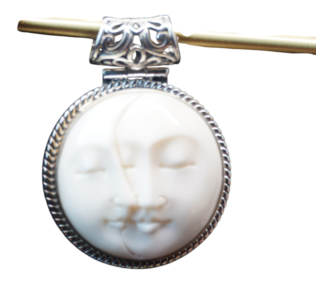 5076 Carved Bone Pendant