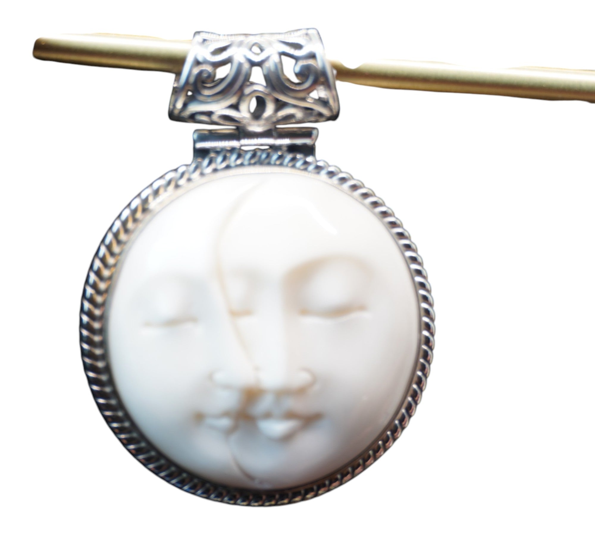 5076 Carved Bone Pendant