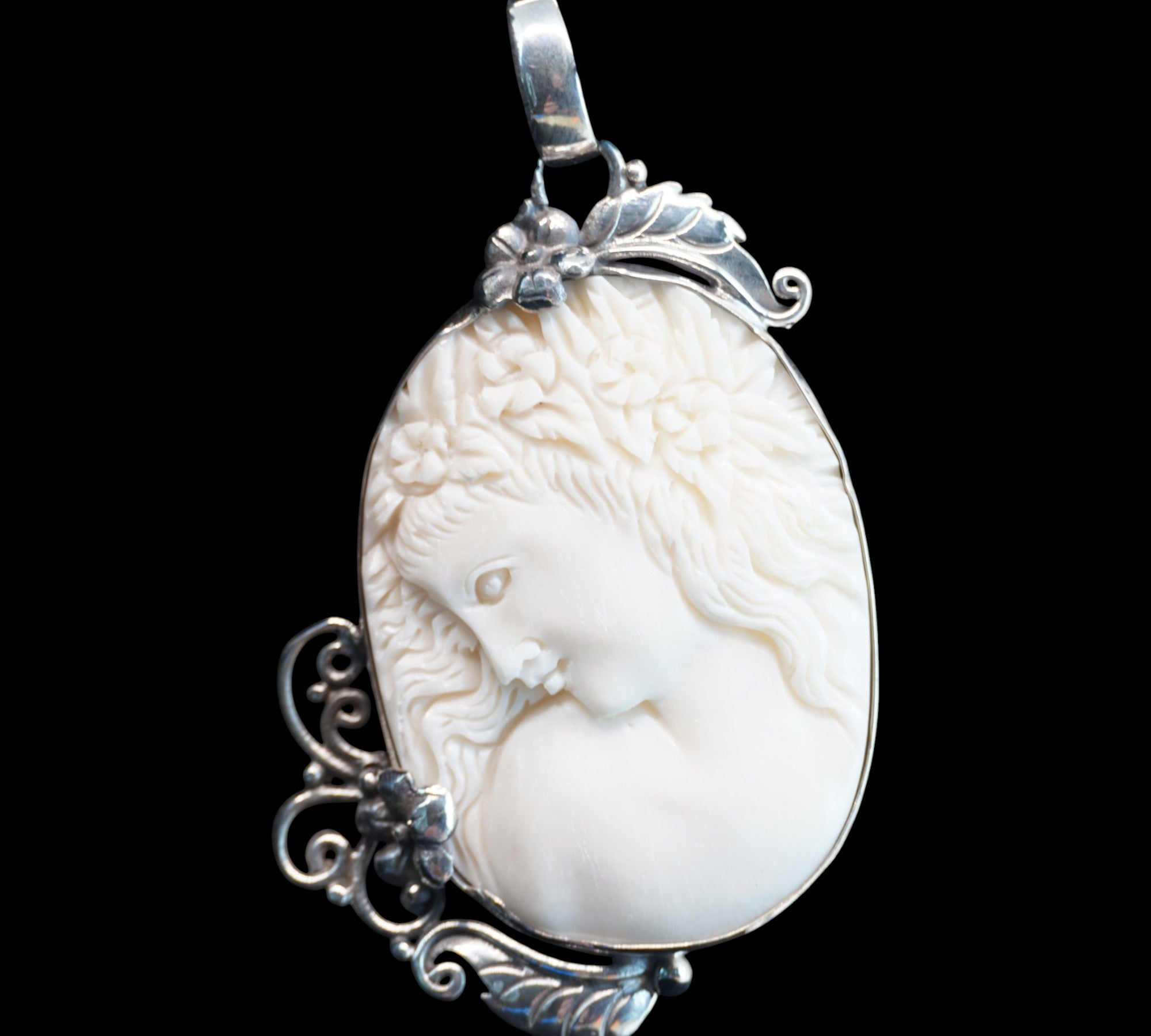 5077 Carved Bone Goddess Pendant
