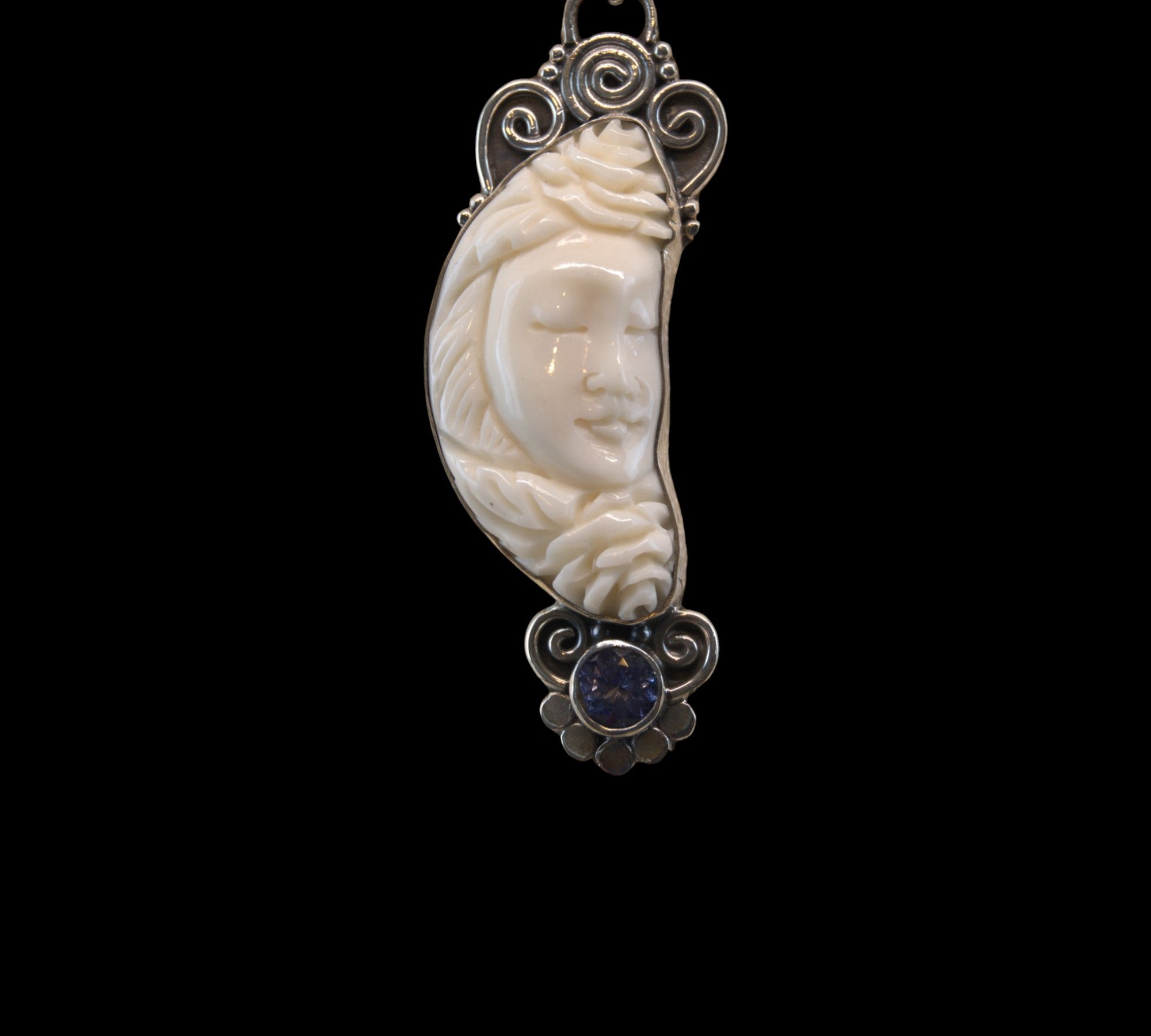 5080 Carved Bone Pendant