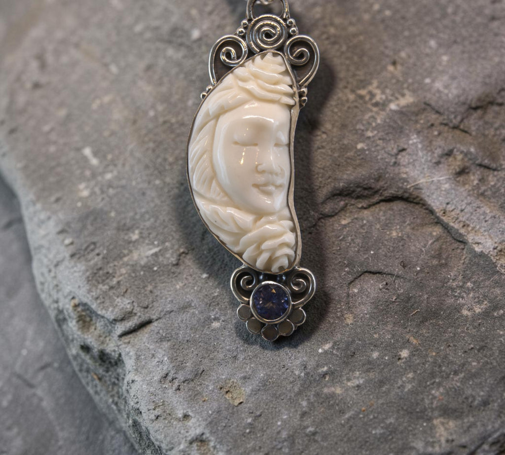 5080 Carved Bone Pendant