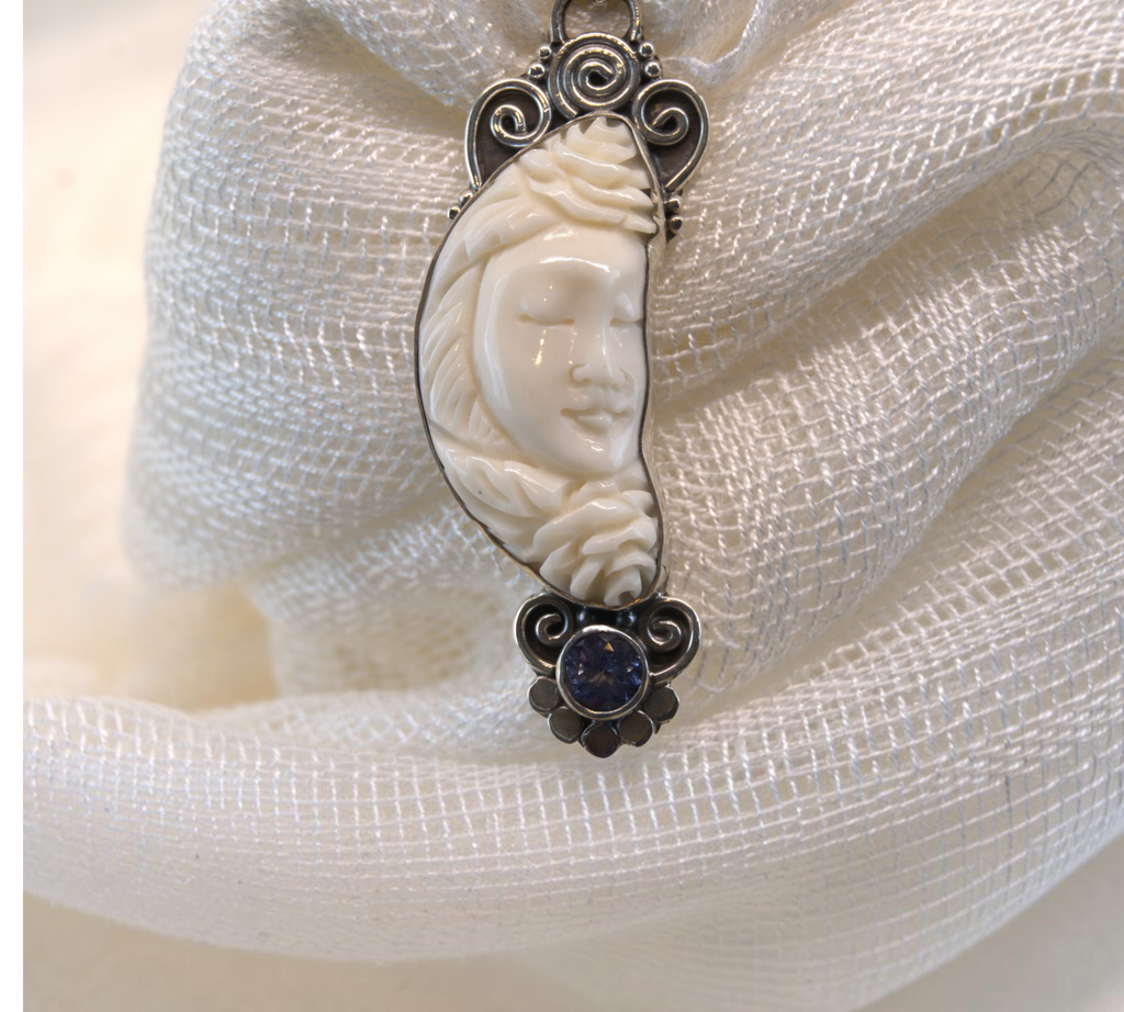 5080 Carved Bone Pendant