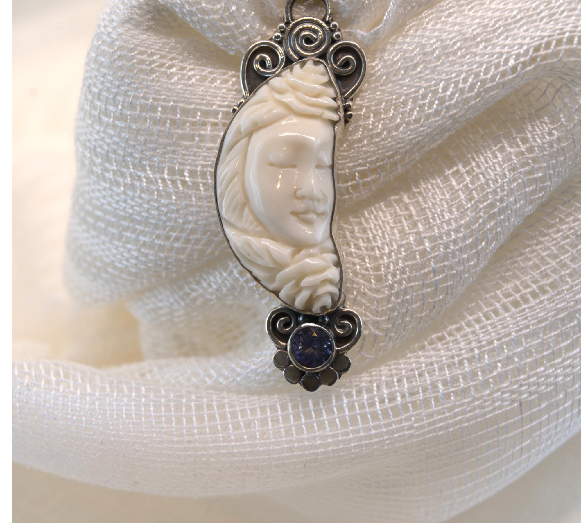 5080 Carved Bone Pendant