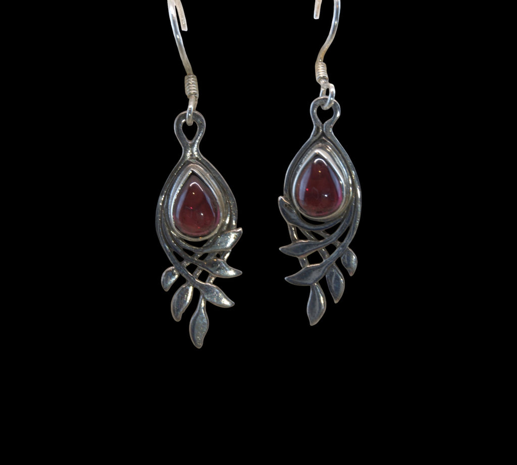 5082 Rhodolite Garnet Dangle Earrings