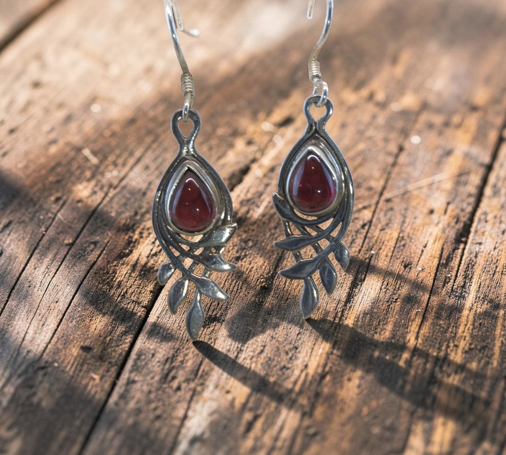 5082 Rhodolite Garnet Dangle Earrings