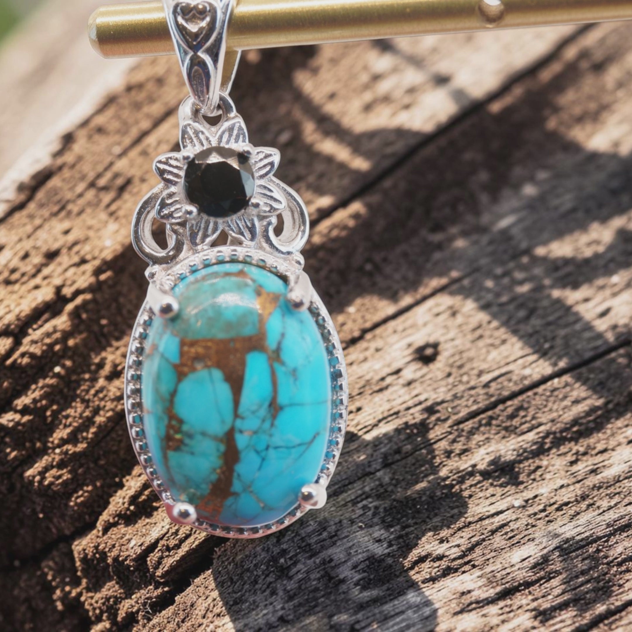 5060 Turquoise Pendant w/ Magnetic Therapy